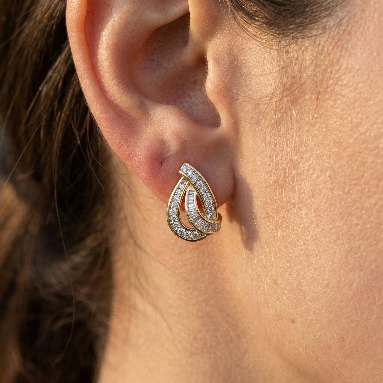 LADIES EARRING 0.20CT ROUND/BAGUETTE DIAMOND 10K YELLOW GOLD